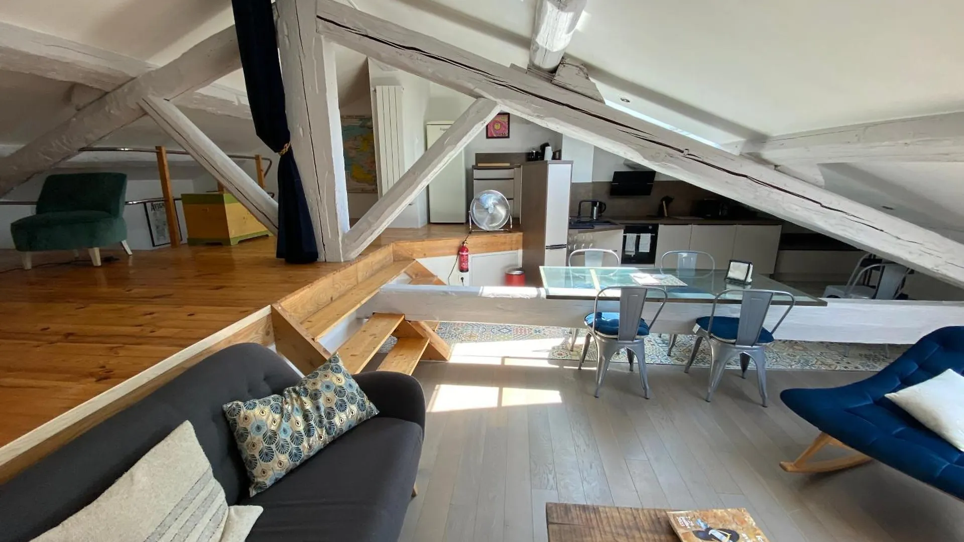 شقة Appartement Atypique Sous Les Toits D'Avignon Au Coeur De L'Intra-Muros Avec Parking فرنسا