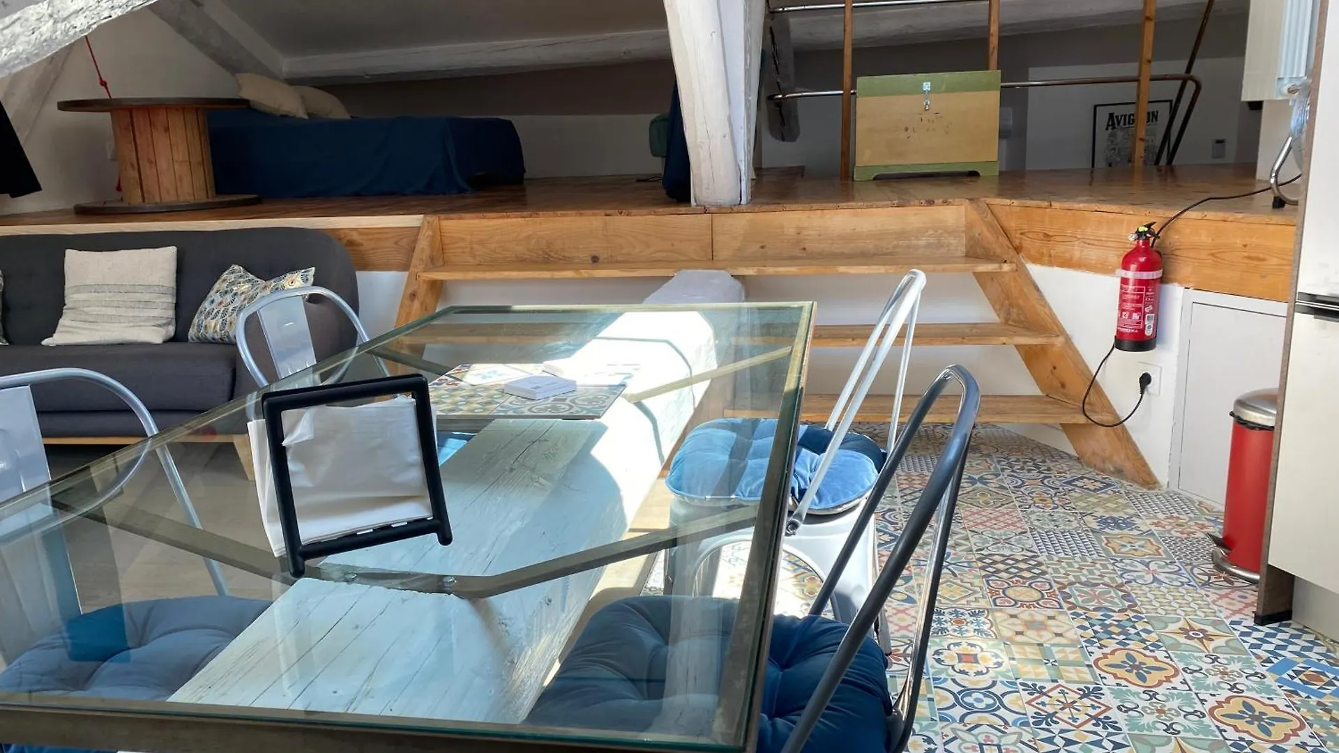 Appartement Atypique Sous Les Toits D'Avignon Au Coeur De L'Intra-Muros Avec Parking شقة