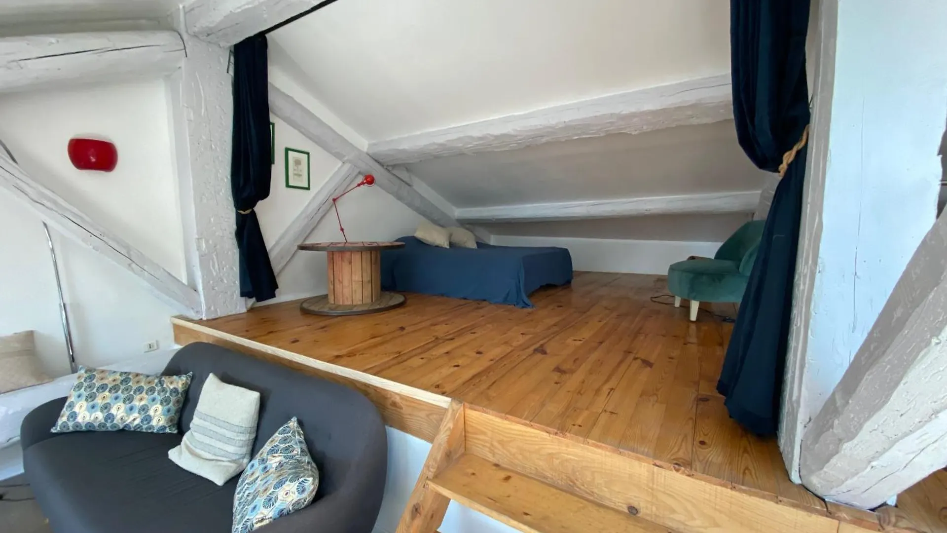Appartement Atypique Sous Les Toits D'Avignon Au Coeur De L'Intra-Muros Avec Parking أفينيون