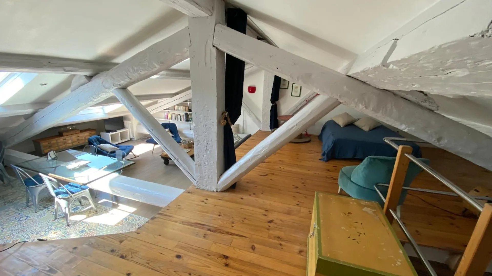 Appartement Atypique Sous Les Toits D'Avignon Au Coeur De L'Intra-Muros Avec Parking 0*, أفينيون فرنسا